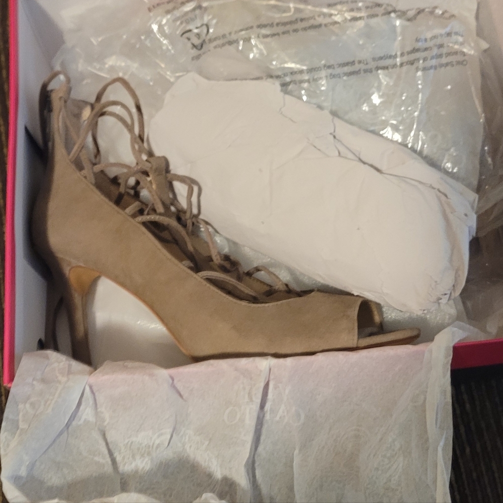 Vince Camuto heel - Picture 4 of 4
